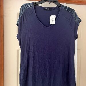 NWT Threads by Saks T-Shirt